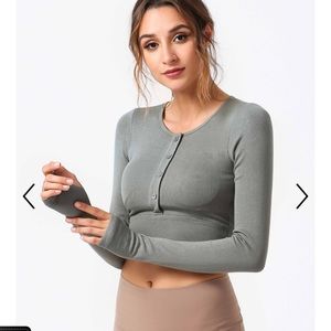 Round Long-Sleeve crop top